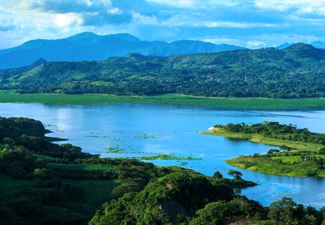 Foráneos se oponen al desarrollo local de Suchitoto.