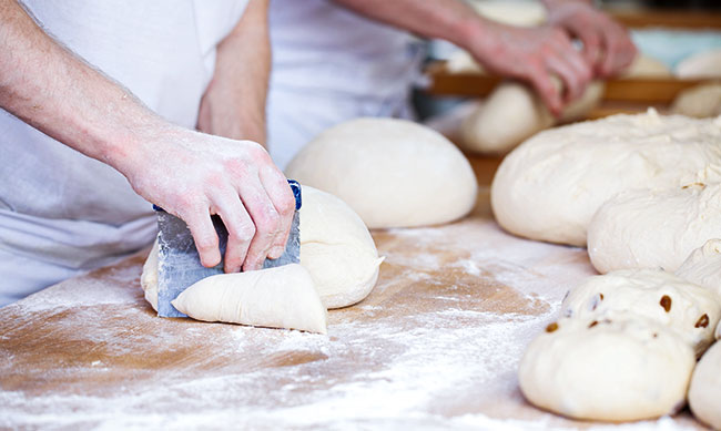 Avícola Salvadoreña impulsa el emprendimiento en Suchitoto con cursos de panadería y pastelería.